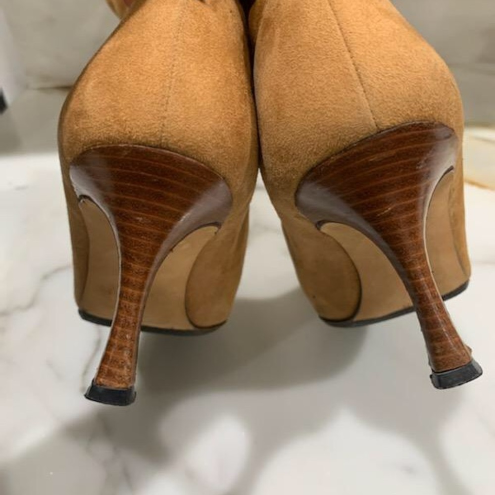 Manolo Blanhik suede pointed toe boots